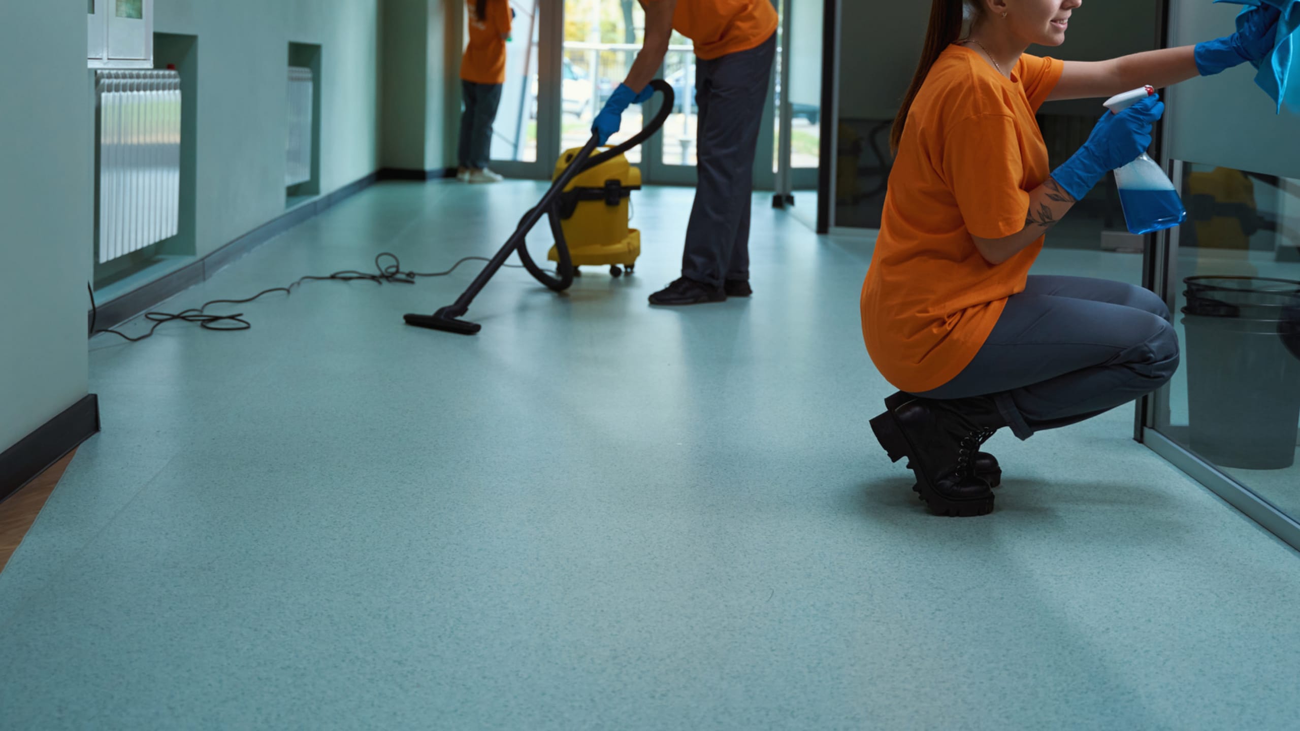 How to Easily Improve Your Business' Cleanliness with Professional Office Cleaners 
